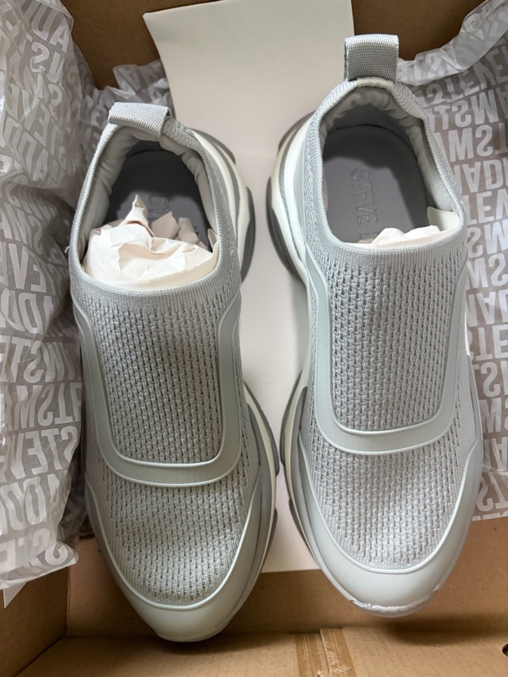 Steve Madden Men’s Slip-On Knit Sneakers - Light Gray/White